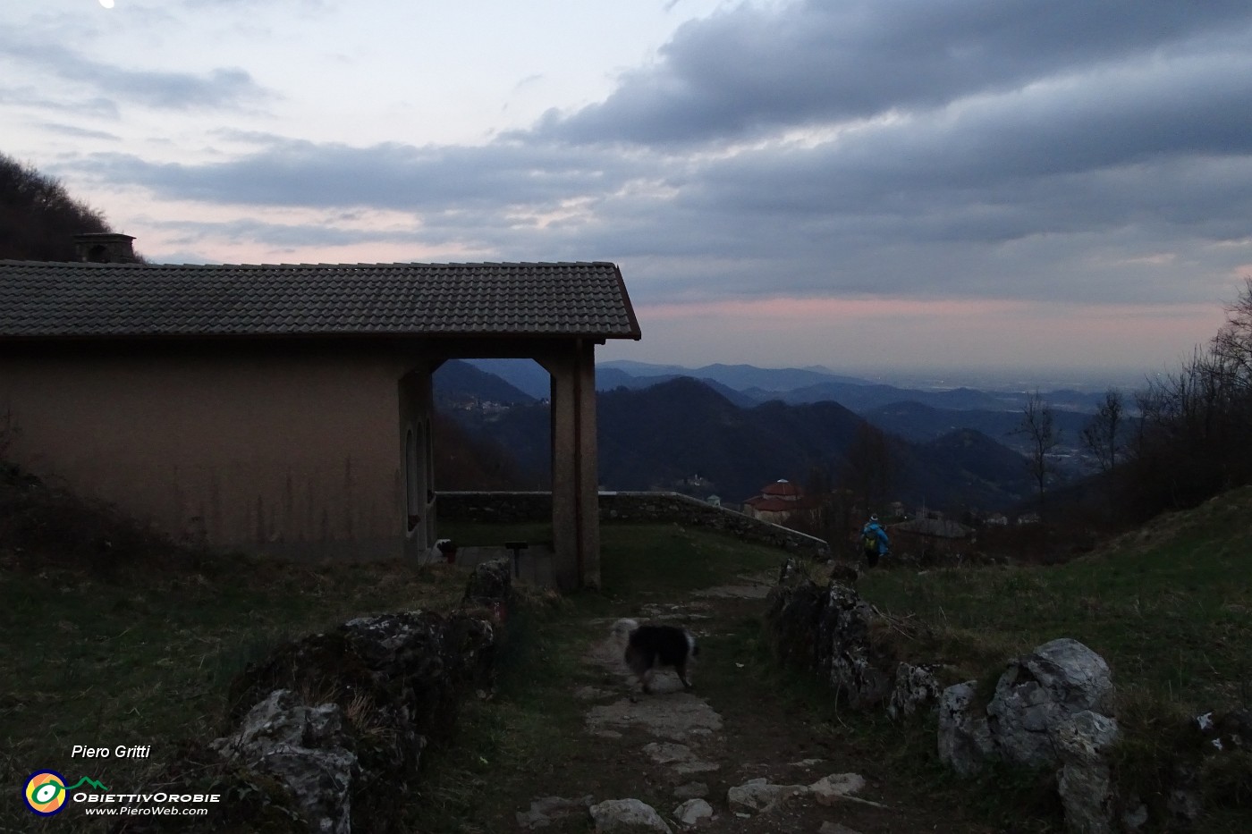 96 Scendiamo al parcheggio passando dalla Chiesetta Madonna del Buon Consiglio.JPG